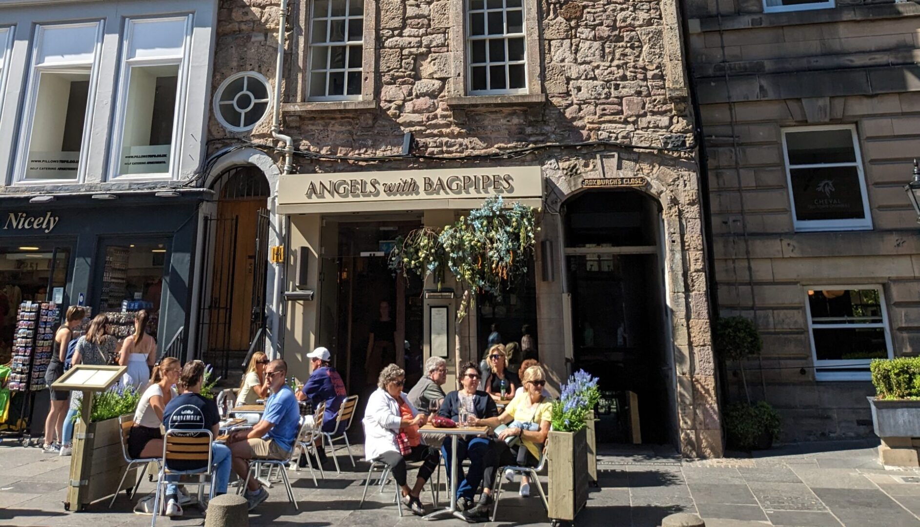 outside dining at Angels and bagpipes
