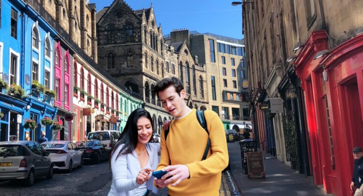 2 people looking at map on phone on Victoria street following Go Quest Adventures app