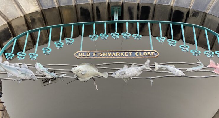 Old Fishmarket Close sign