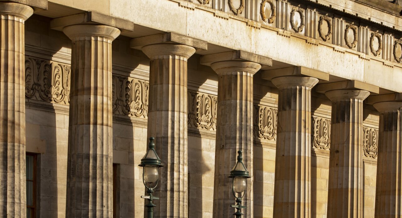 Scottish National Gallery columns on exterior of the building